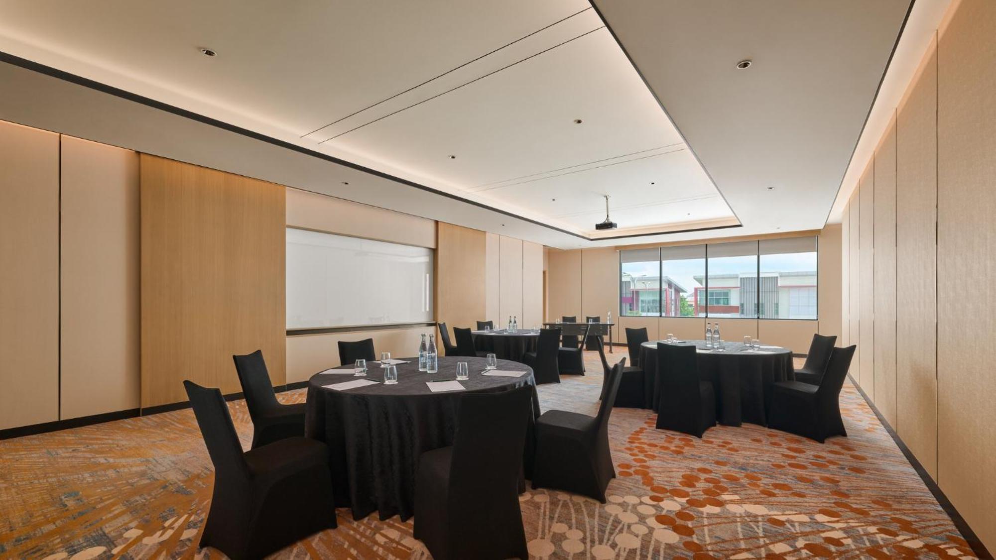 Holiday Inn & Suites Penang Prai By Ihg Bukit Mertajam Exterior foto